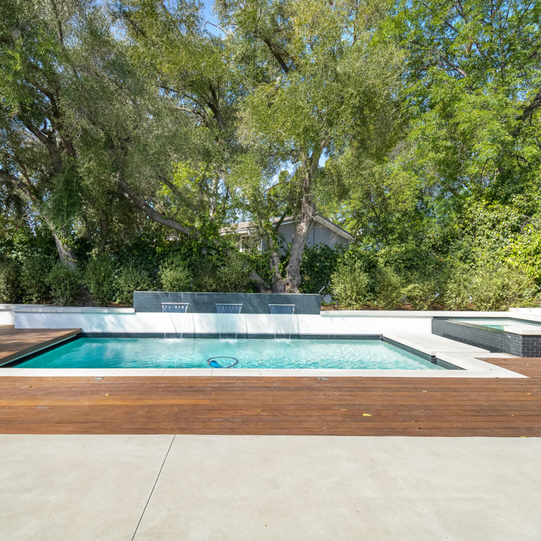 GOLDENLINE CONSTRUCTION - POOL & BACKYARD REMODELING IN WOODLAND HILLS, CA