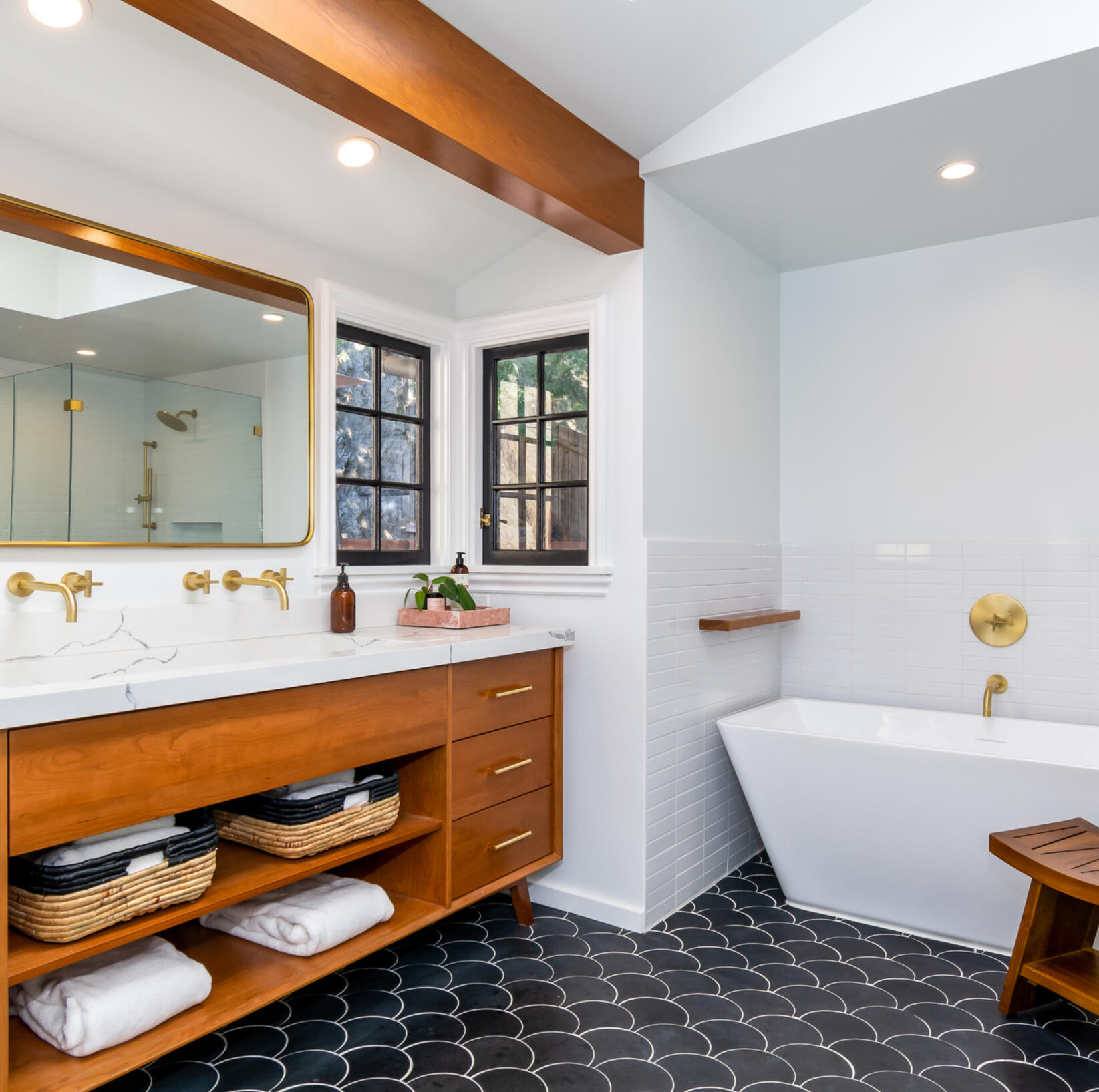 GOLDENLINE CONSTRUCTION - BATHROOM RENOVATION IN LOS FELIZ